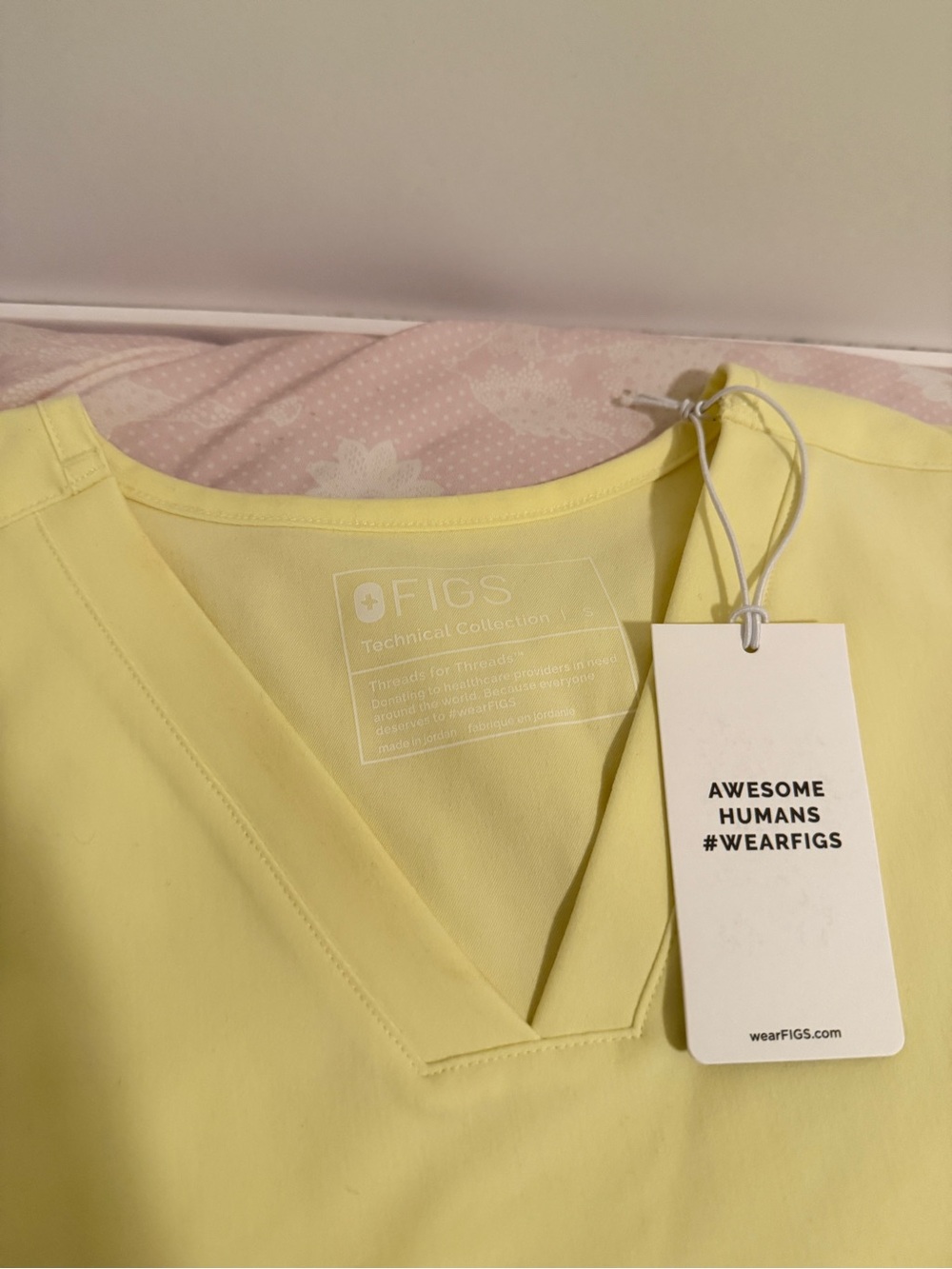 NWT Figs Sunlight Yellow Scrub Set Size Small Regular (Casma and Isabel Pants) - Picture 4 of 5